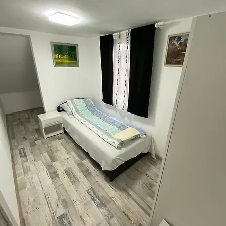 Apartamento Izdavanje Sobe/stana Sarajevo