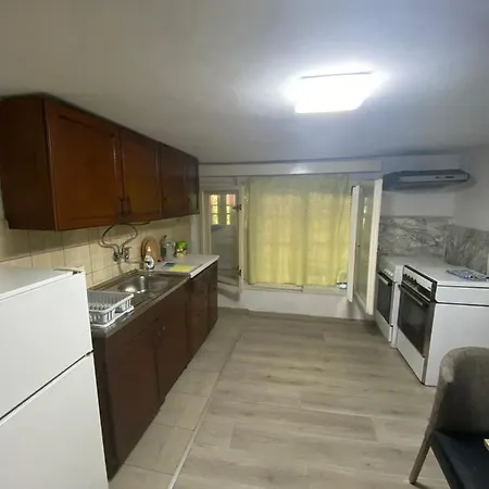 Izdavanje Sobe/stana דירה *